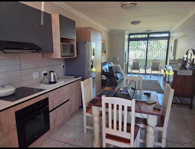 2 BEDROOM APARTMENT FOR SALE IN VREDEKLOOF HEIGHTS